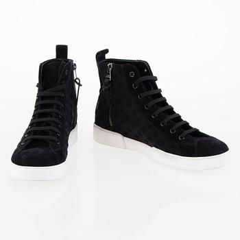 LOUIS VUITTON High Top Lace Up Sneakers in size 39.
