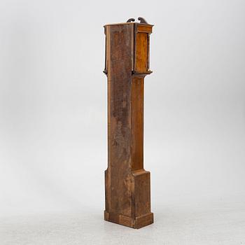 An English longcase clock, 18th/19th century.