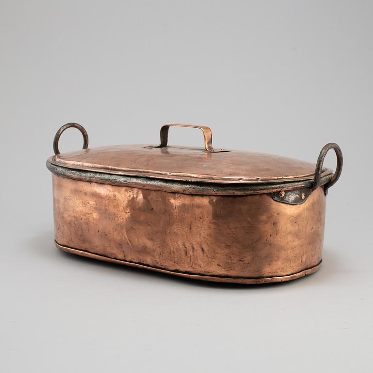 A 19TH CENTURY COPPER FISH PAN.