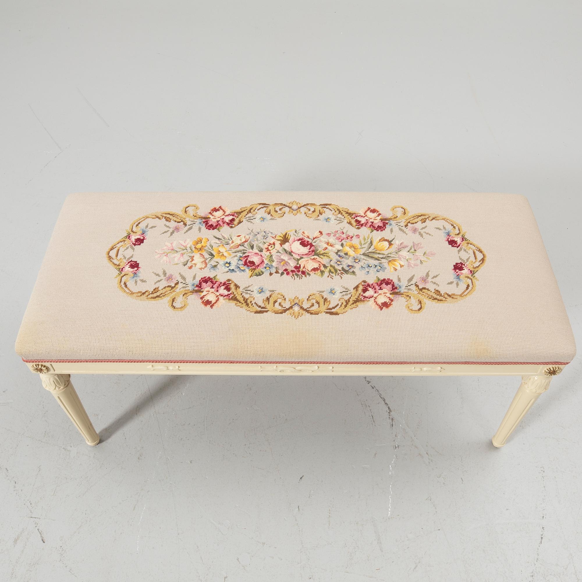 Bänk, gustaviansk stil, AB Svenska Möbelfabrikerna, Bodafors, 1900-talets andra hälft.