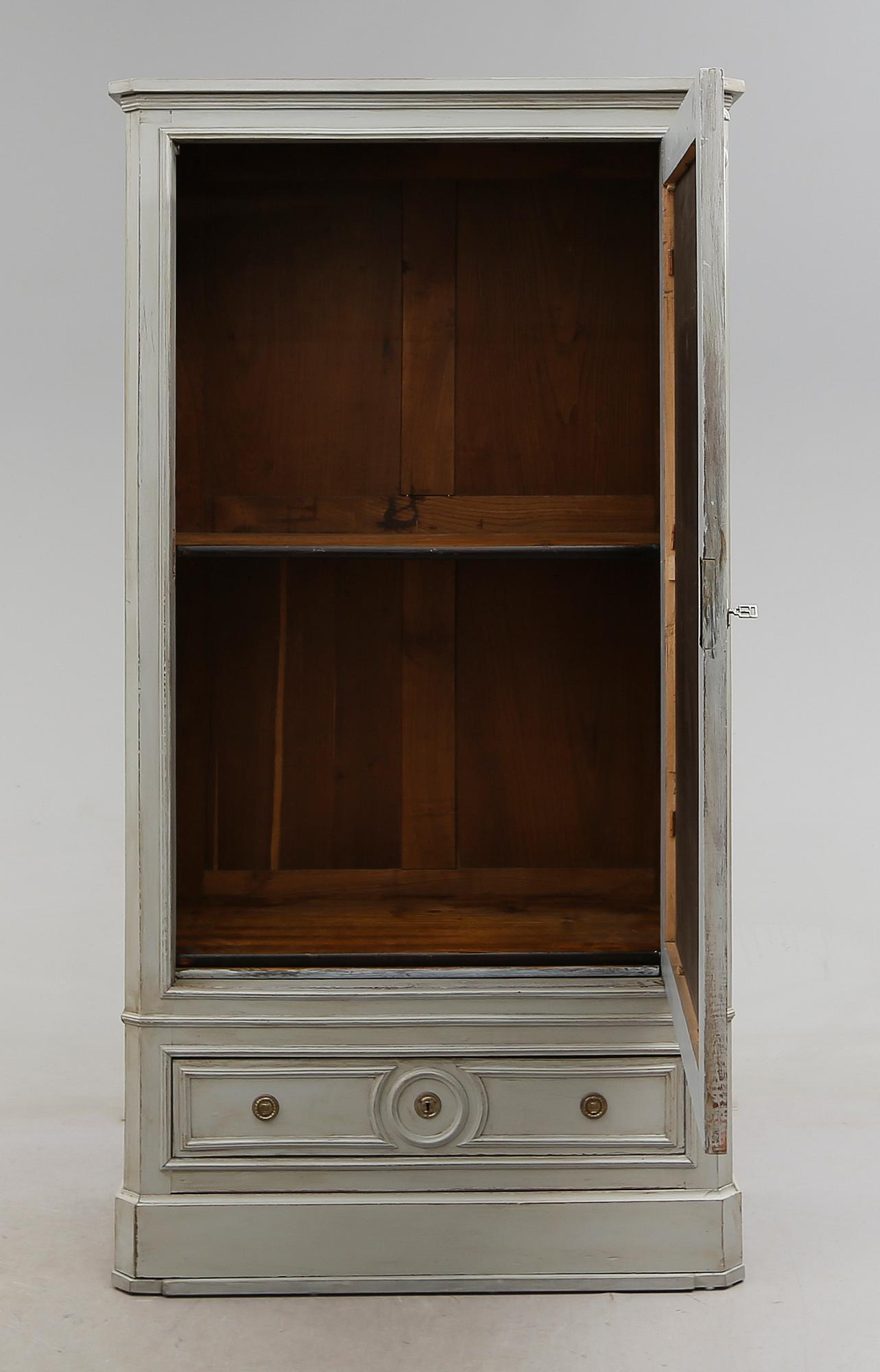 KLÄDSKÅP, tidigt 1900-tal.