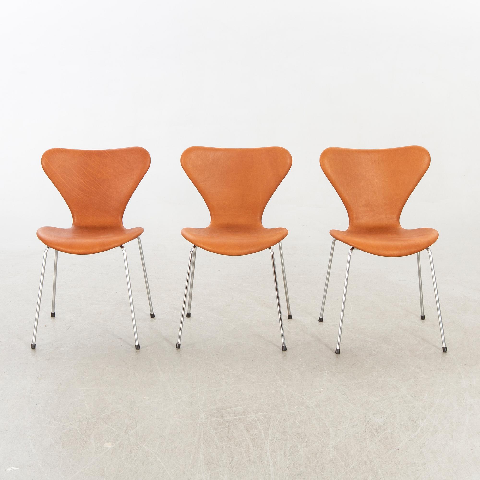 Arne Jacobsen a set of six Sjuan chairs, for Fritz Hansen Denmark, later part of the 20th century.