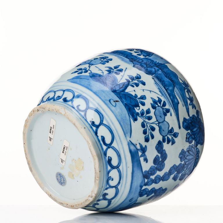 A blue and white jar, Ming dynasty, Wanli (1572-1620).