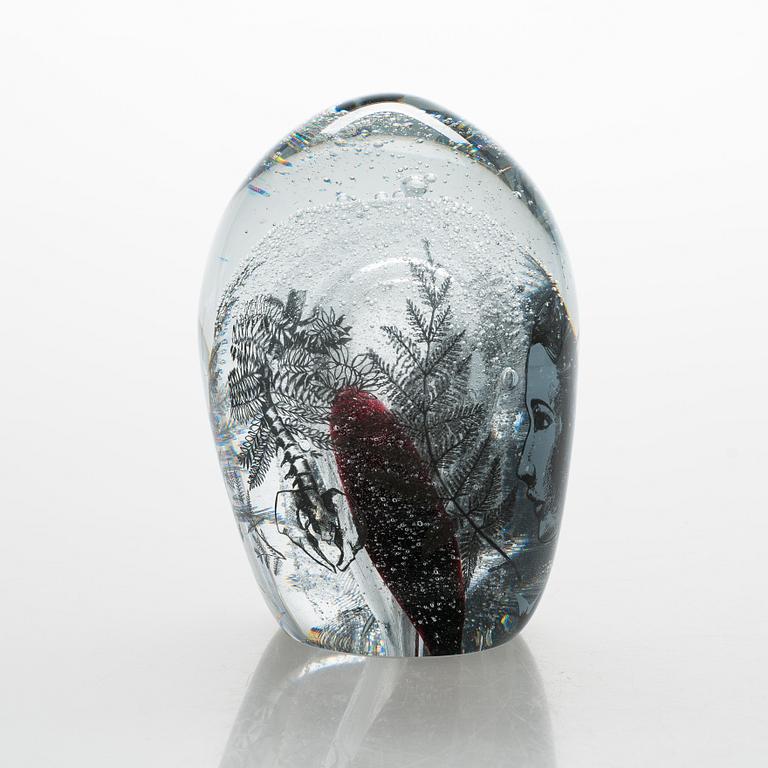 Sini Majuri, glasskulptur, "Cell", version 1, signerad Sini Majuri Suomenlinna 2021.