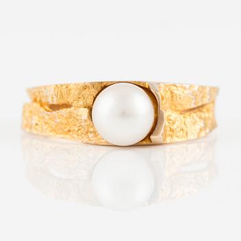Björn Weckström, ring, "Lappland's Spring" 14K gold with cultured pearl, Lapponia 1975.