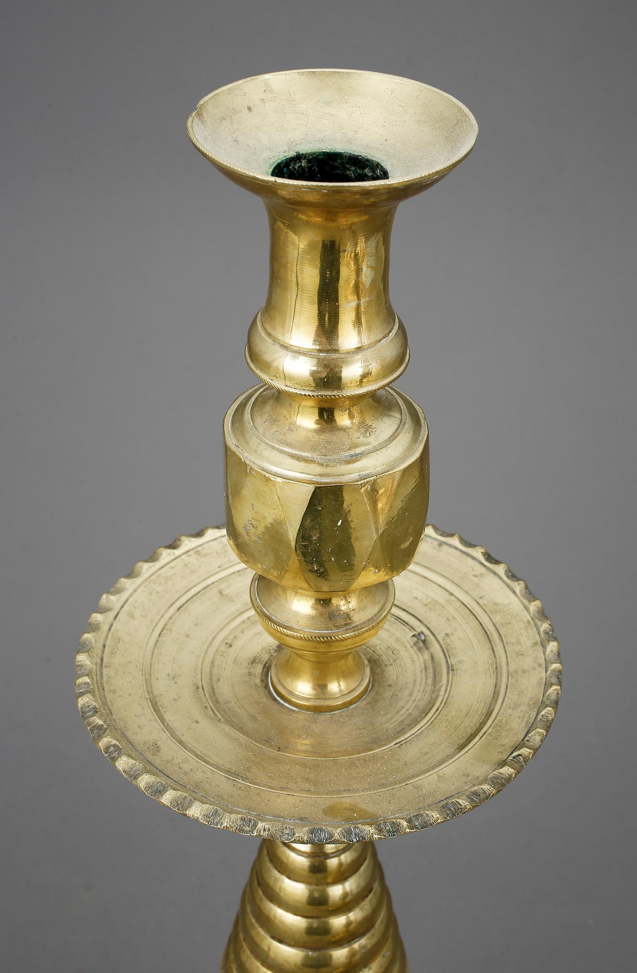 LJUSSTAKAR, ett par, mässing, orientaliska, 1900-talets andra hälft.