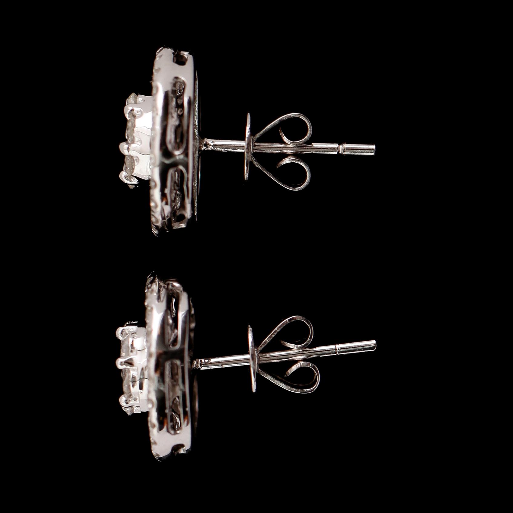 ÖRHÄNGEN, 1 par, 18 k vitguld, briljant och baguetteslipade diamanter tot ca 0.95 ct.