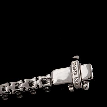 ARMBAND, 18k vitguld med 74 briljantslipade diamanter, 4.03 ct. Vikt 11 g.
