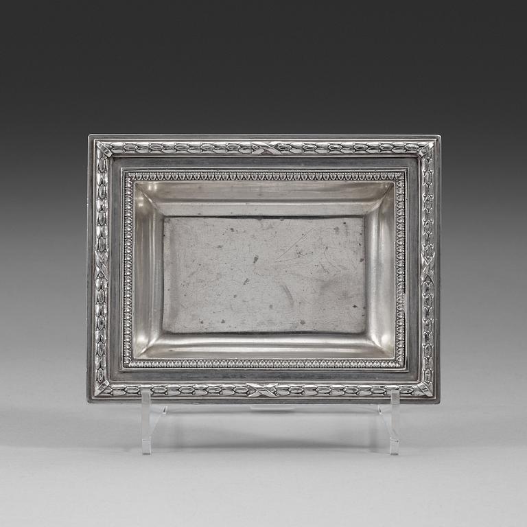 ASKFAT, av 1:a Artellen, Fabergé, S:t Petersburg 1908-1917. Louis XVI-stil.