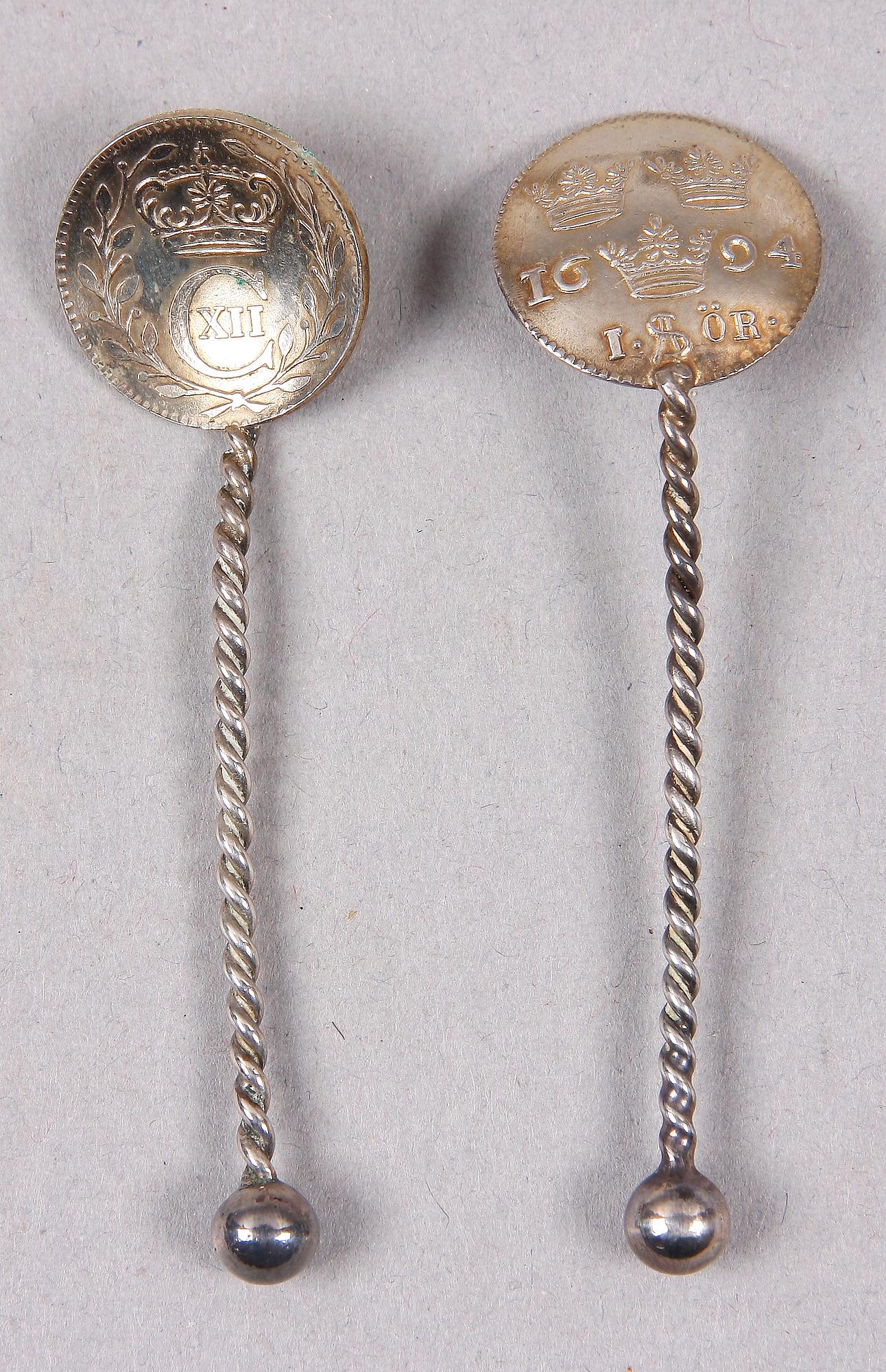 SKÅL samt SALTKAR, ett par, silver. 1900-tal.