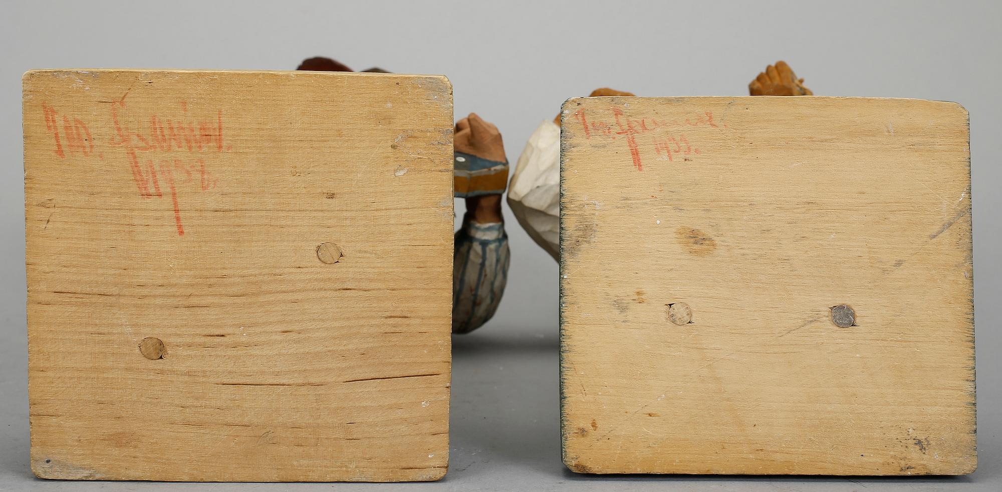 TRÄFIGURER, 3 st, två otydl signerade med datering 1933 resp 1938, en otydligt monogramsignerad.
