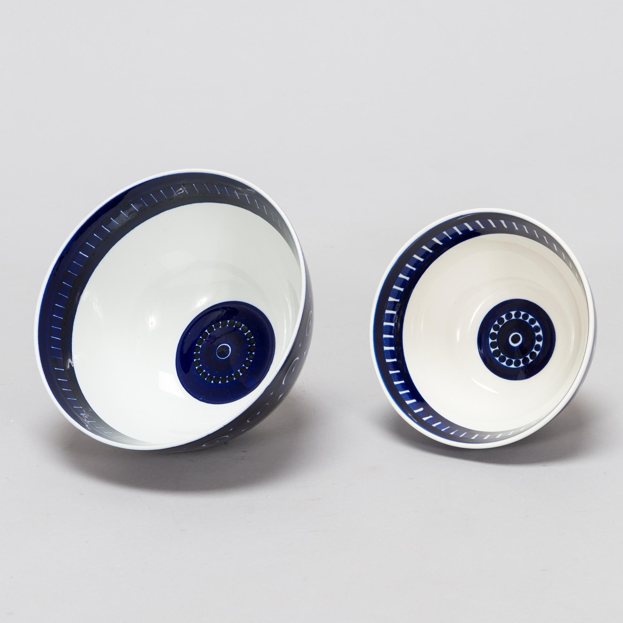Ulla Procopé, a 46-piece set of 'Valencia' porcelain dinnerware for Arabia.