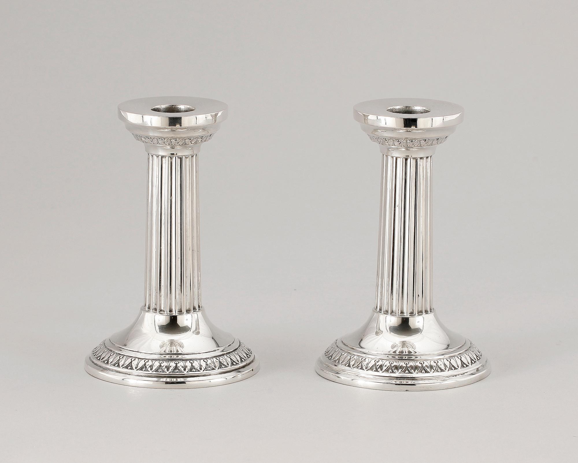 LJUSSTAKAR, ett par, silver, gustaviansk stil, L. Bertsch, Tyskland, 1900-talets första hälft. Ca 330 g.