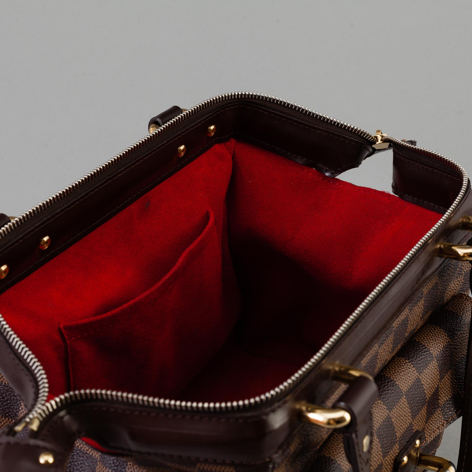 A bag by Louis Vuitton, "Knight's bridge".