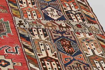 Semi-antique Kelim Sumak carpet, 296 x 203 cm.