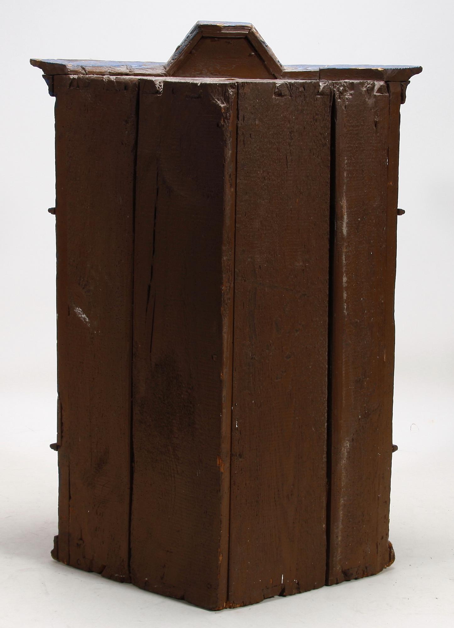 HÖRNSKÅP, allmoge, bär målad datering 1805.