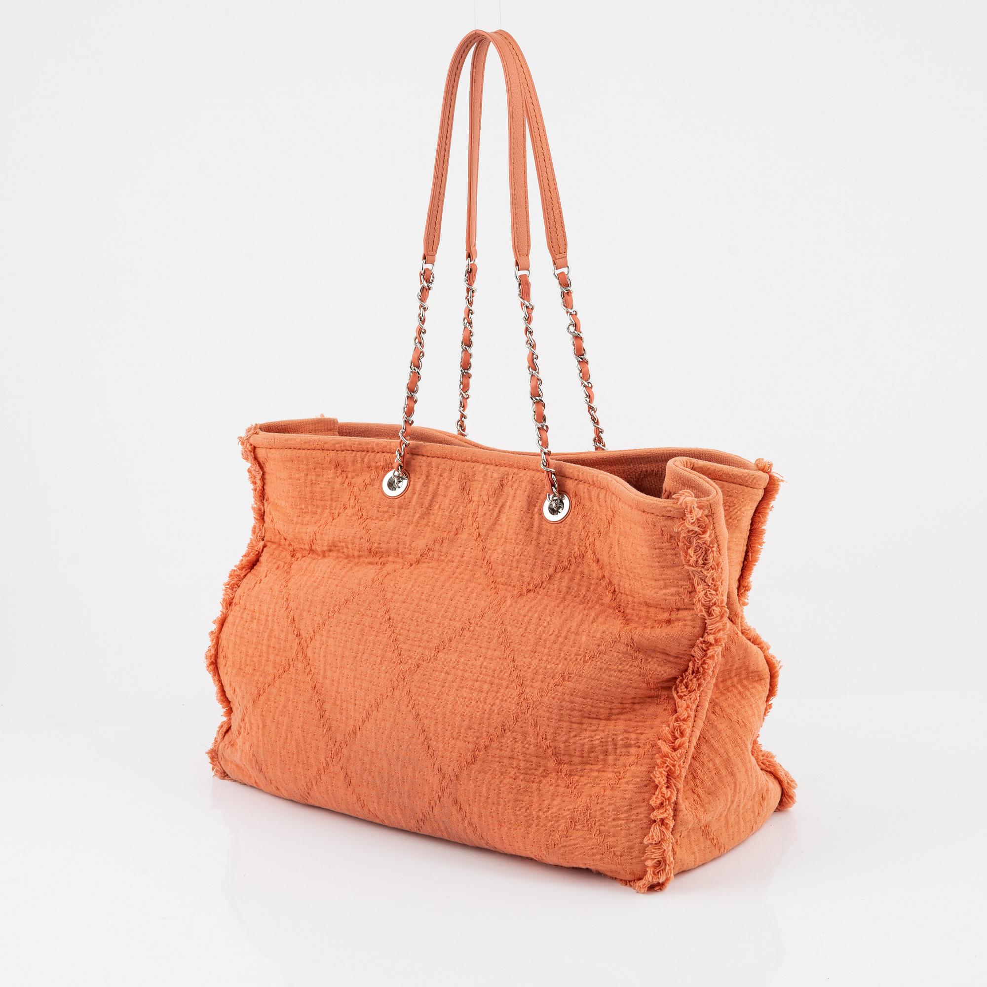 Chanel, a light coral 'Double face Deuville tote' bag, 2019.