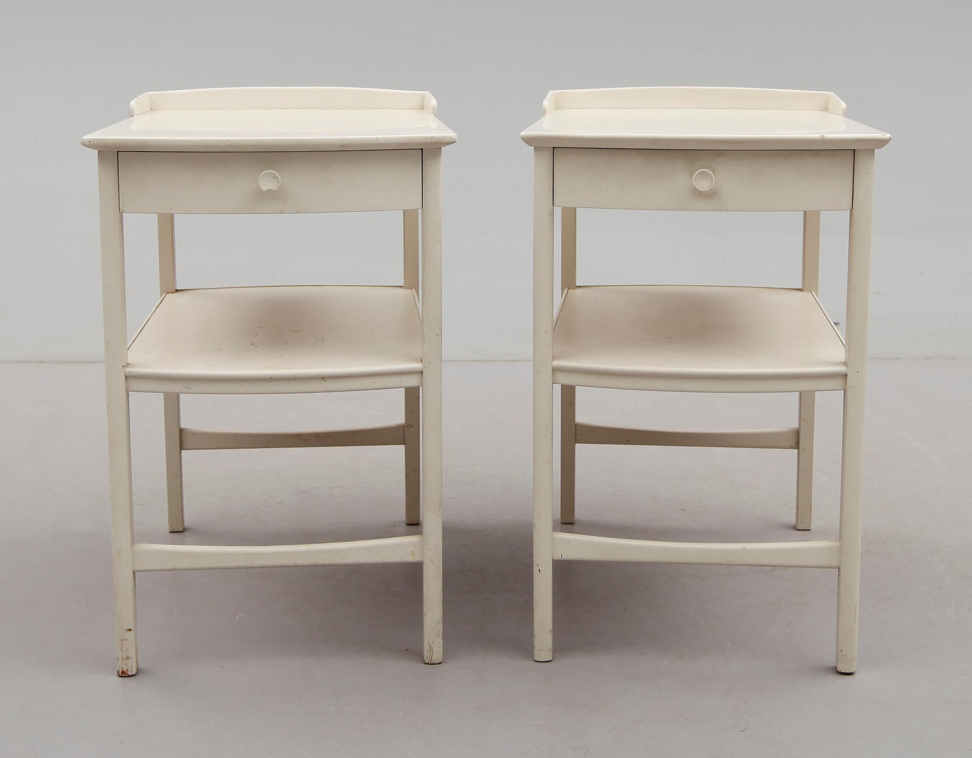 SÄNGBORD, 1 par, Carl Malmsten, Bodafors, 1962 & 1963.