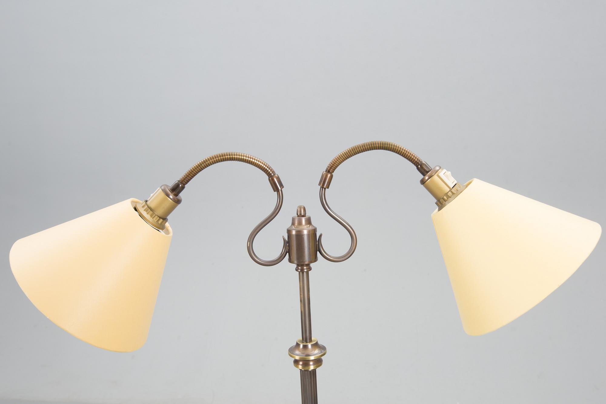 GOLVLAMPA, 1900-talets mitt.