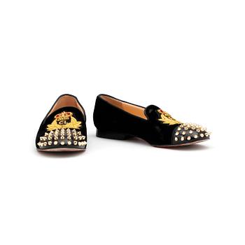 528. CHRISTIAN LOUBOUTIN, a pair of black velvet loafers with golden spikes, "Intern". Size 36,5.