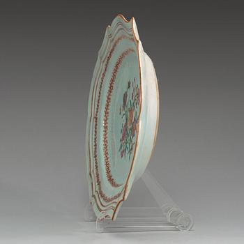 A famille rose serving dish, Qing dynasty, Qianlong (1736-95).