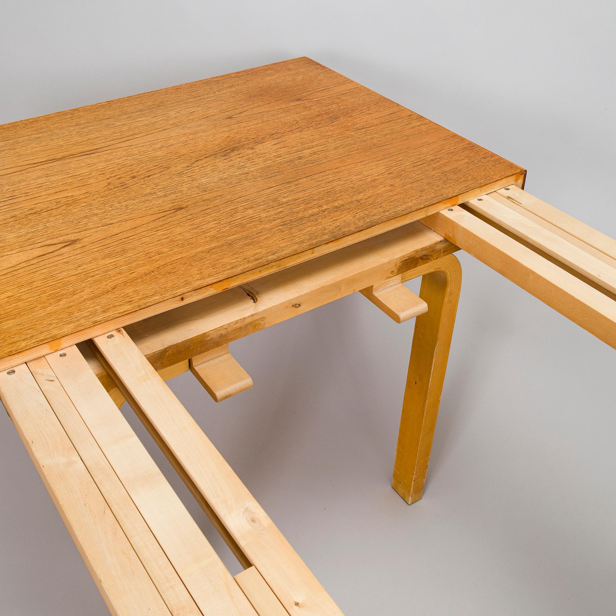 Alvar Aalto, matbord, modell 92 för O.Y. Huonekalu-ja Rakennustyötehdas A.B. 1900-talets mitt.