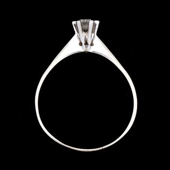 RING, 18k vitguld, rund briljantslipad diamant ca 0,20ct enligt gravyr. Vikt ca 2g.
