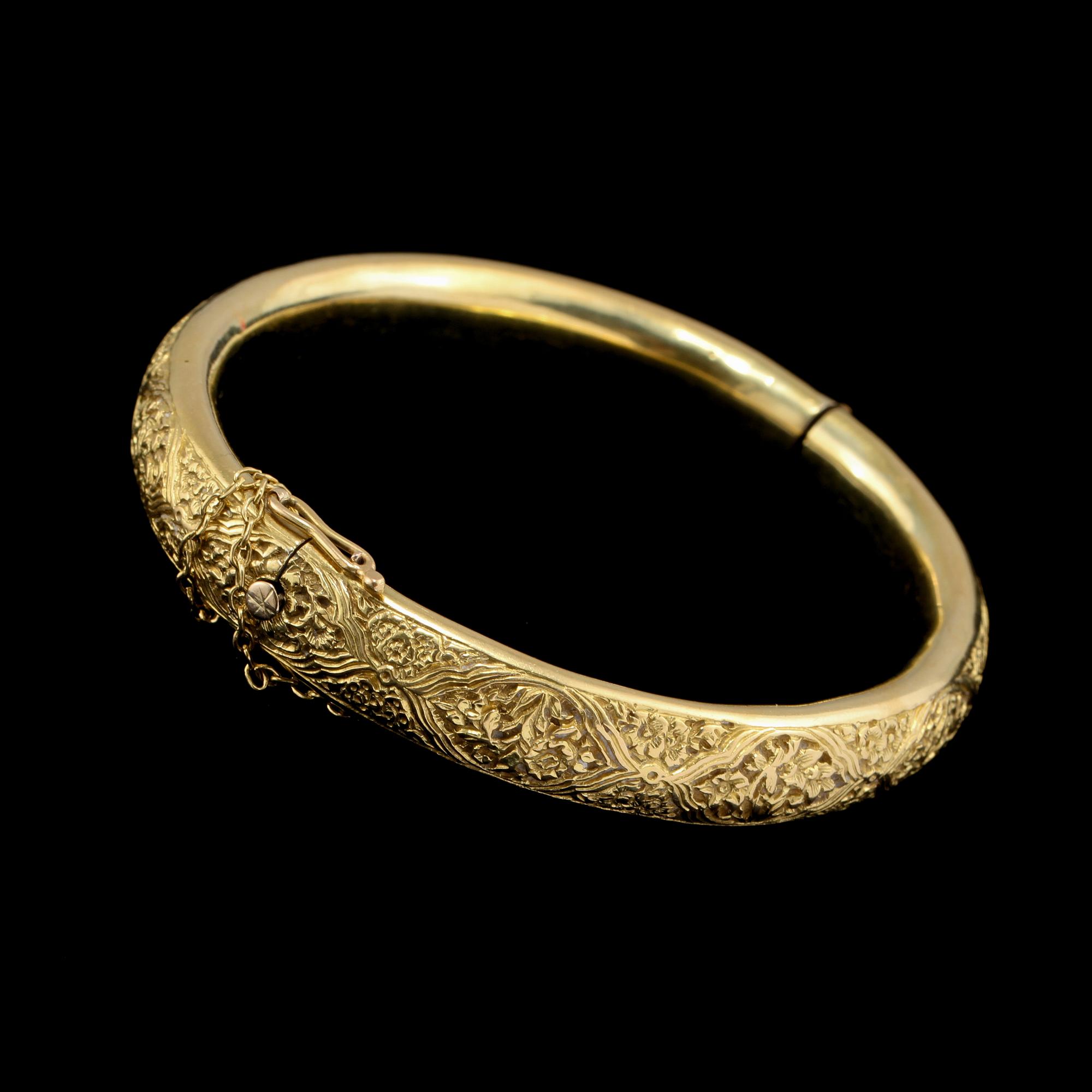 ARMRING, 14k guld, utländska stämplar. Vikt 41 g.