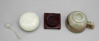 KOPP samt SKÅL med SLEV, nefrit, Kina, 1900-talets slut.