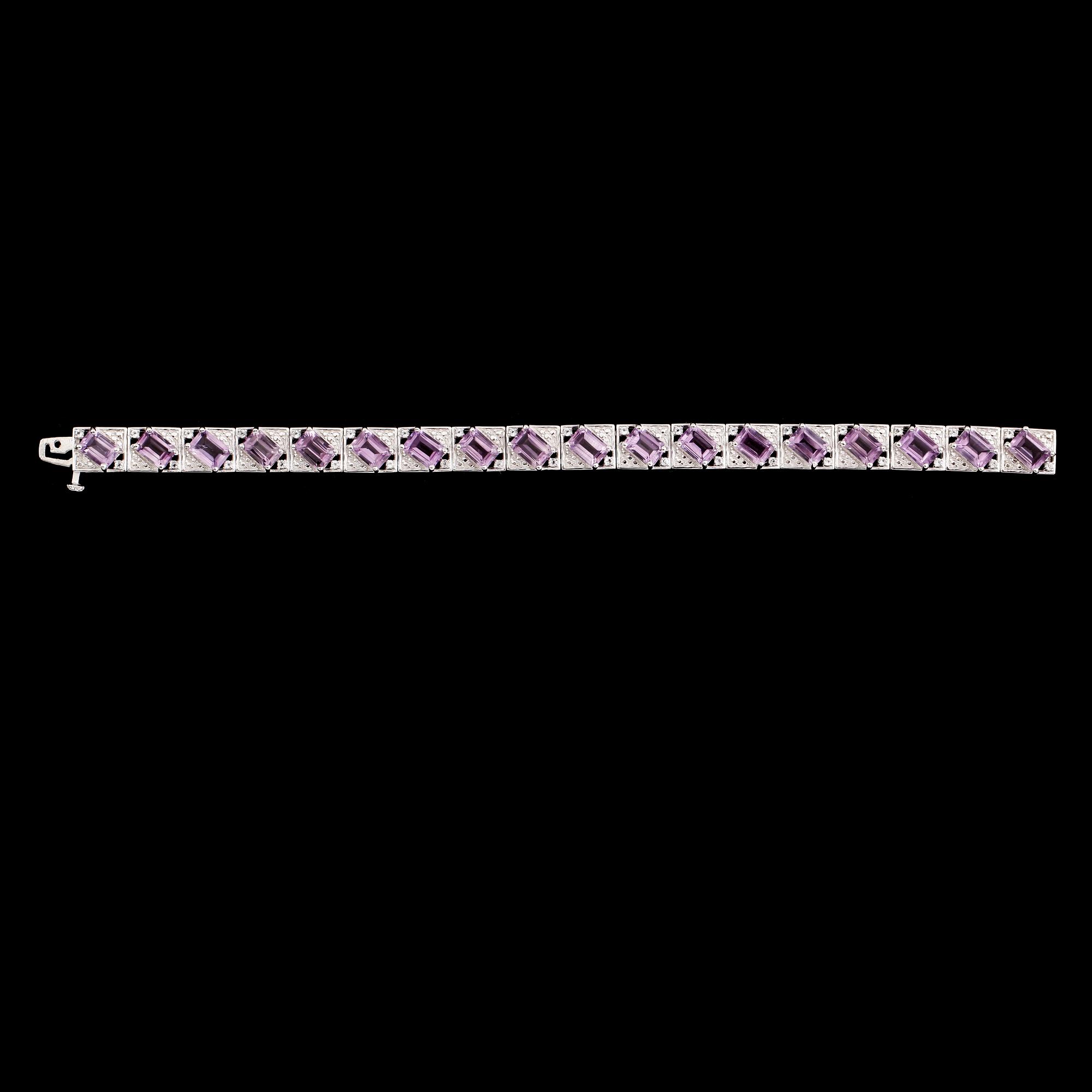 ARMBAND, sterlingsilver, ametister tot ca 21.00 ct, vita topaser tot ca 1.00 ct.