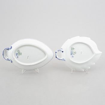 Serveringsfat/fat, sex stycken, porslin, "Musselmalet", Royal Copenhagen, delvis omkring 1800.