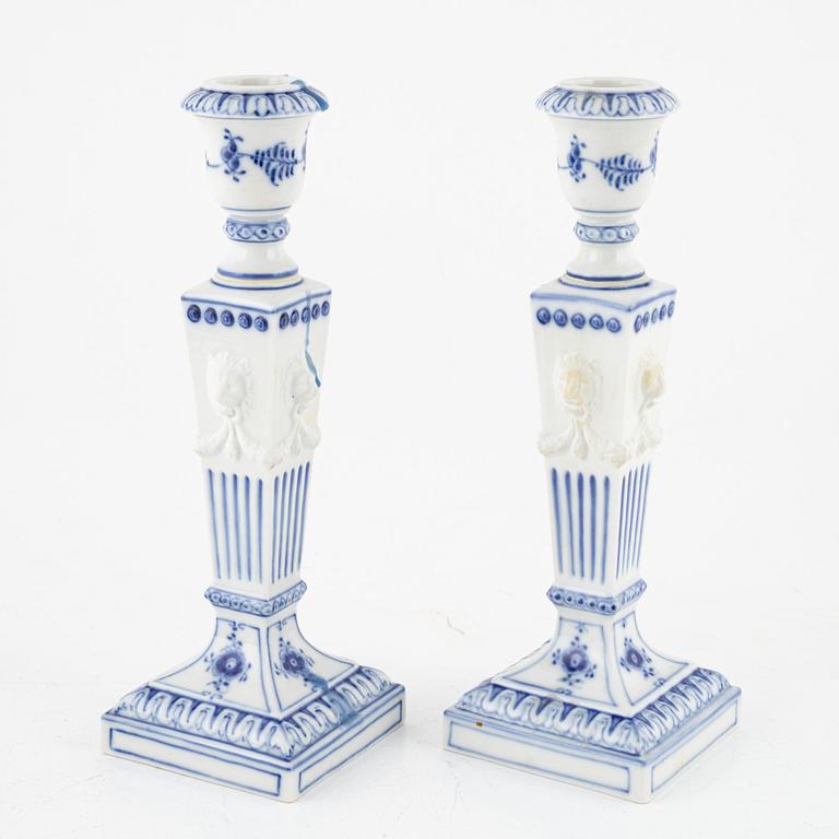 Matservis, 43 delar, porslin, "Musselmalet", helblonde, Royal copenhagen, Danmark.