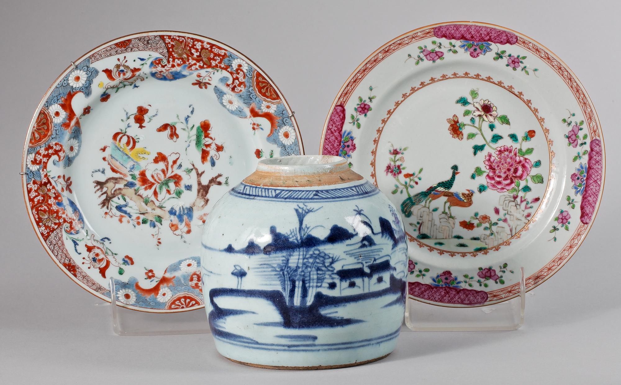 BOJAN samt TALLRIKAR 2st. Porslin, Kina. 1800/1900-tal.