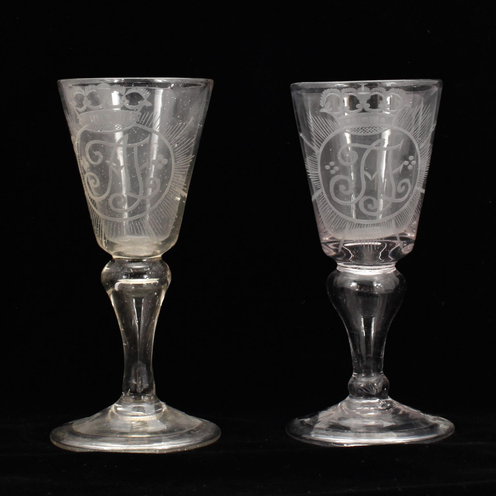 GLAS, ett par, 1700/1800-tal.