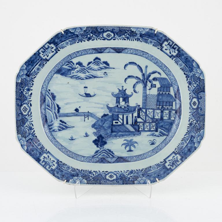 Stekfat, porslin, Kina, Qianlong 1736-95.
