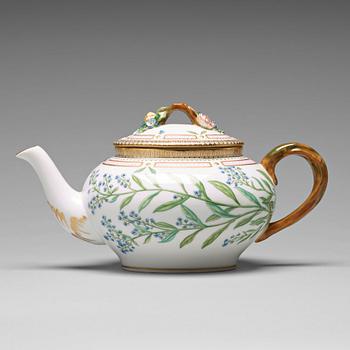 338. A Royal Copenhagen 'Flora Danica' tea pot with cover, Royal Copenhagen, Denmark, 20th Century.