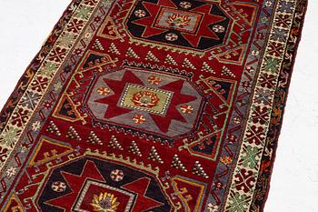 Matta, semiantik Kazak, ca 335 x 123 cm.