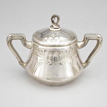 PARTI SERVISDELAR, 3 + 1 delar, silver, bl a CG Hallbergs Guldsmeds AB, Stockholm, 1912. Totalvikt ca 1309 g.