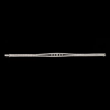 ARMBAND, 18k vitguld med 5 briljantslipade diamanter tot ca 0,21 ct. Vikt ca 23 gram.