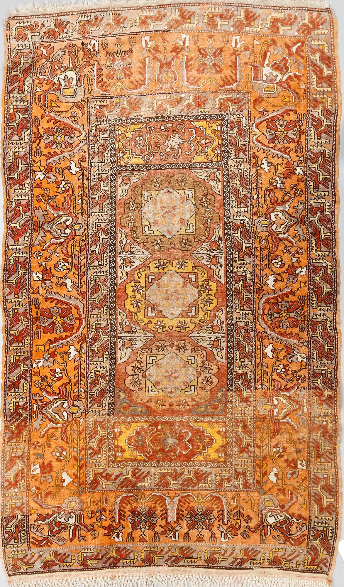 MATTA, troligen semiantik Beludj. Ca 230x135 cm.