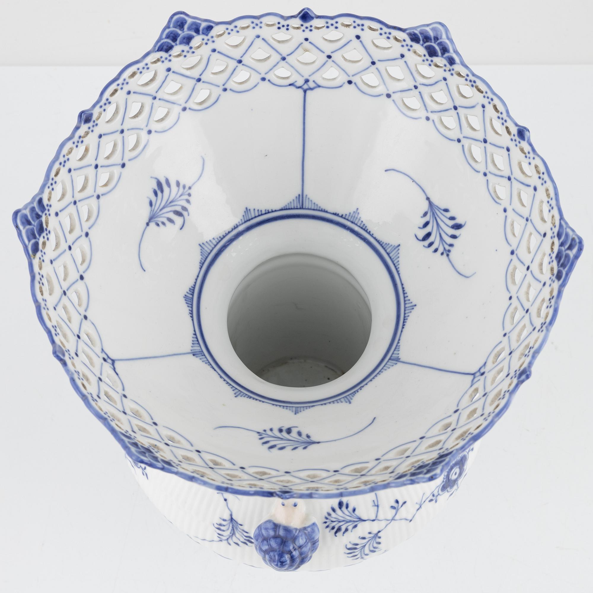 A 'Musselmalet' porcelain vase, Royal Copenhagen, Denmark, 1889-1922.
