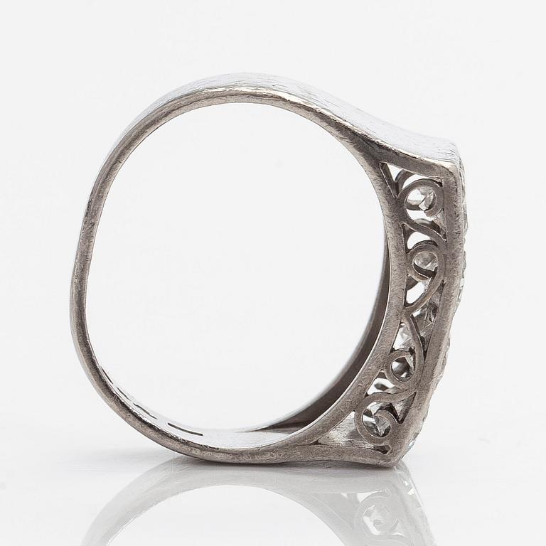 Ring, briljantslipade diamanter, platina, Stockholm 1951.