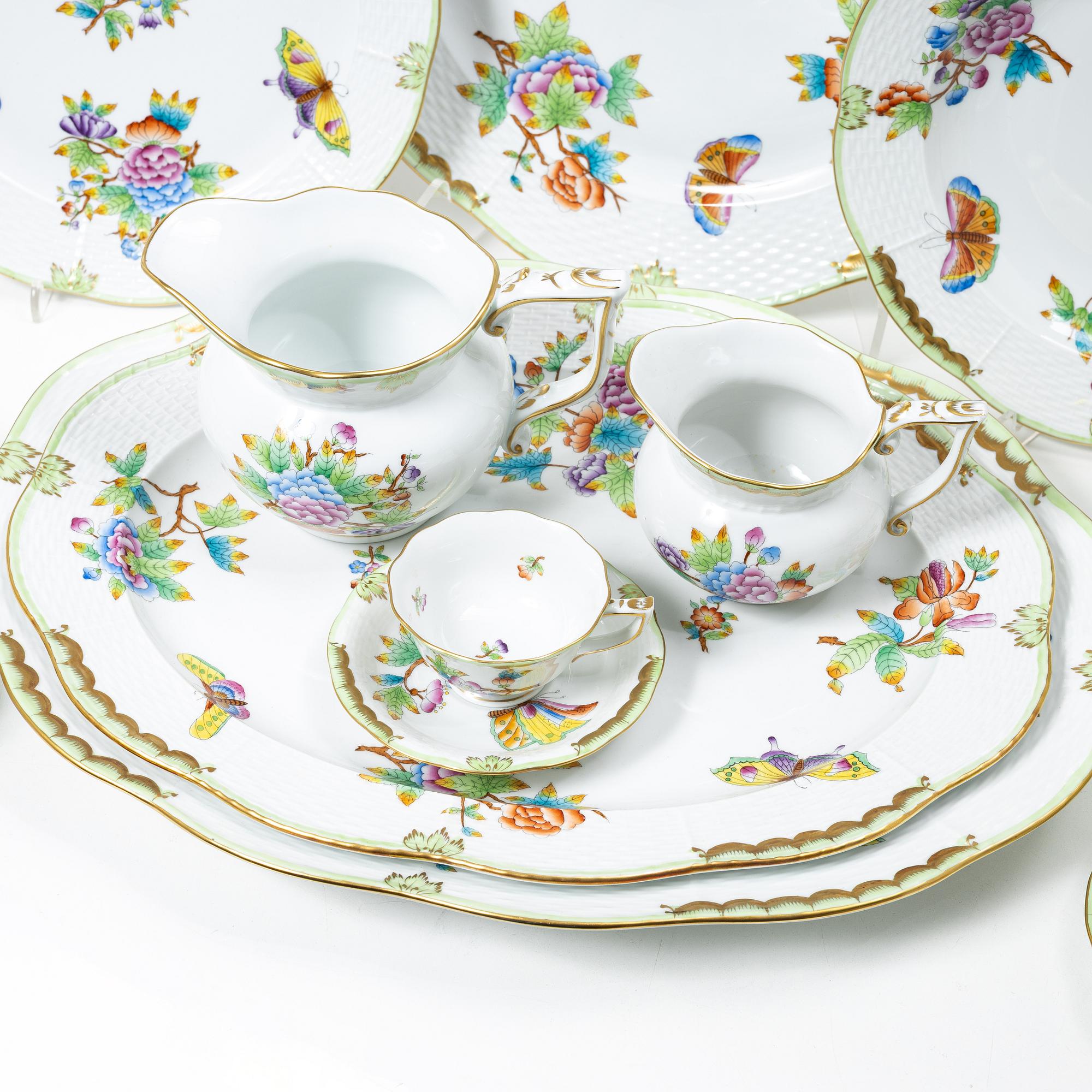 A 111 piece 'Queen Victoria' dinner service, Herend, Ungern.