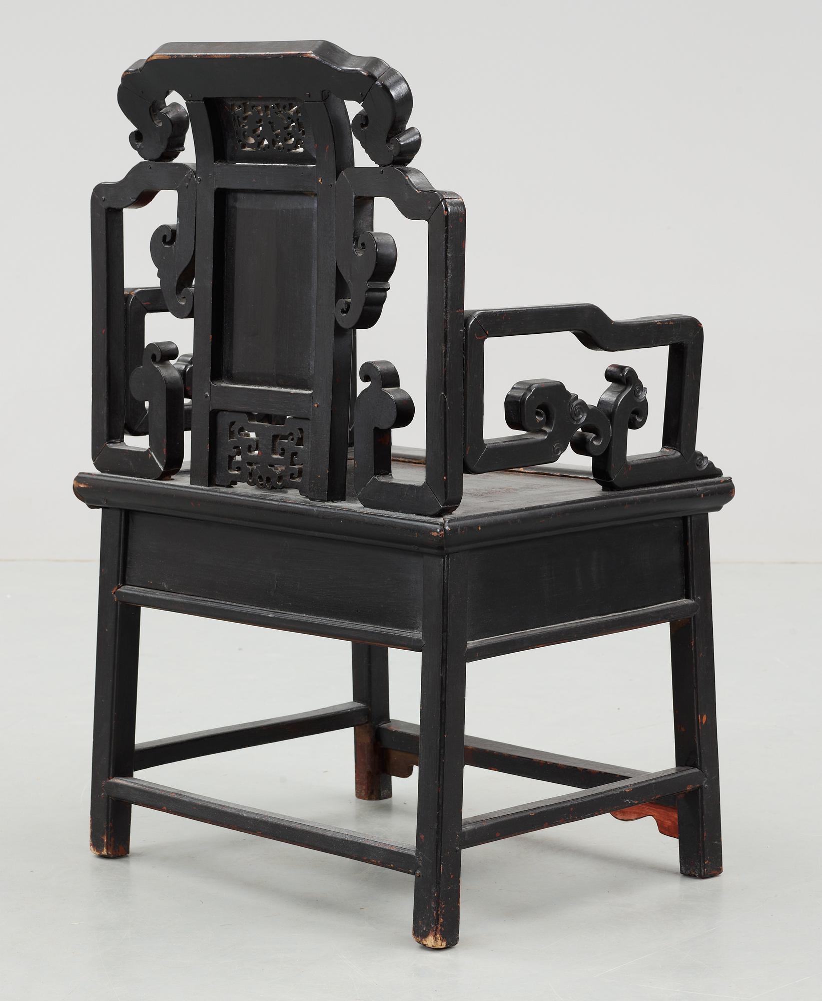 A black and red lacquered wooden chair, Qing dynasty.