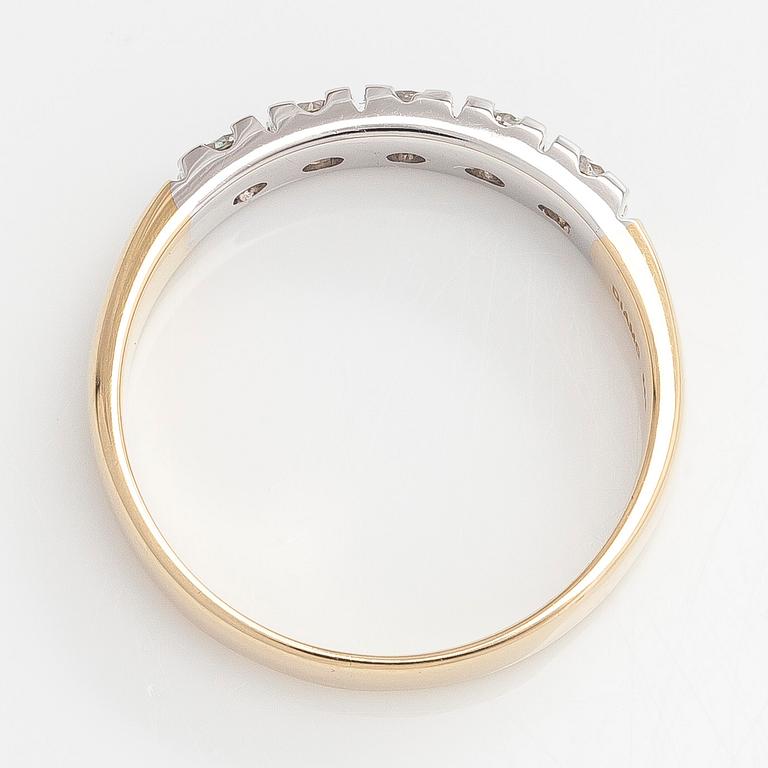 Sormus, 14K kultaa,  briljanttihiottuja timantteja yhteensä noin 0.25 ct.