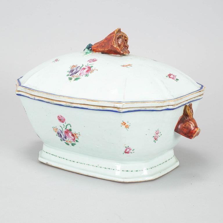 A famille rose tureen with cover, Qing dynasty, Qianlong (1736-95).