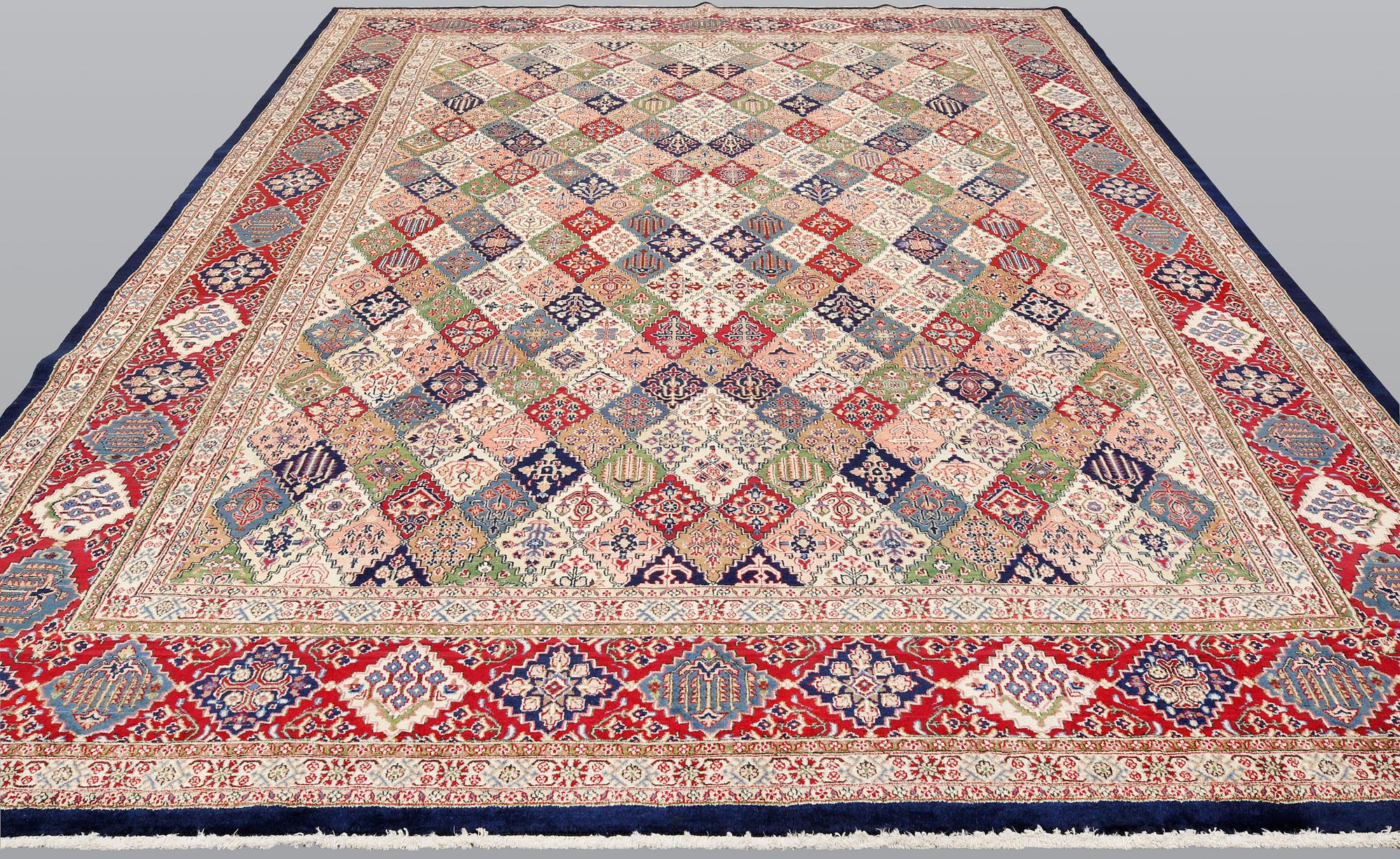 Carpet, Saruk, 363 x 268 cm.