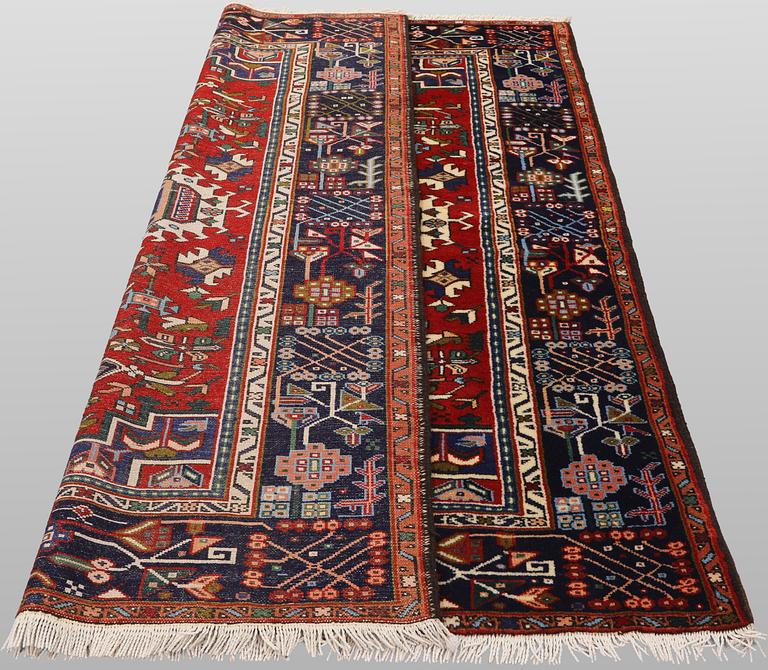 A Garadje rug, 195 x 164 cm.