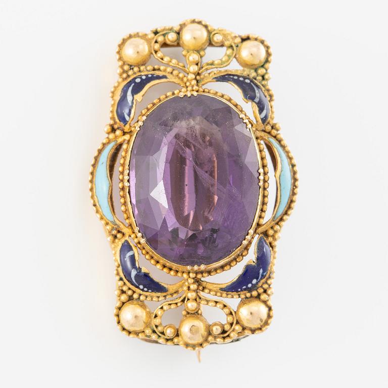 Brosch, 15K guld med ametist och emalj.
