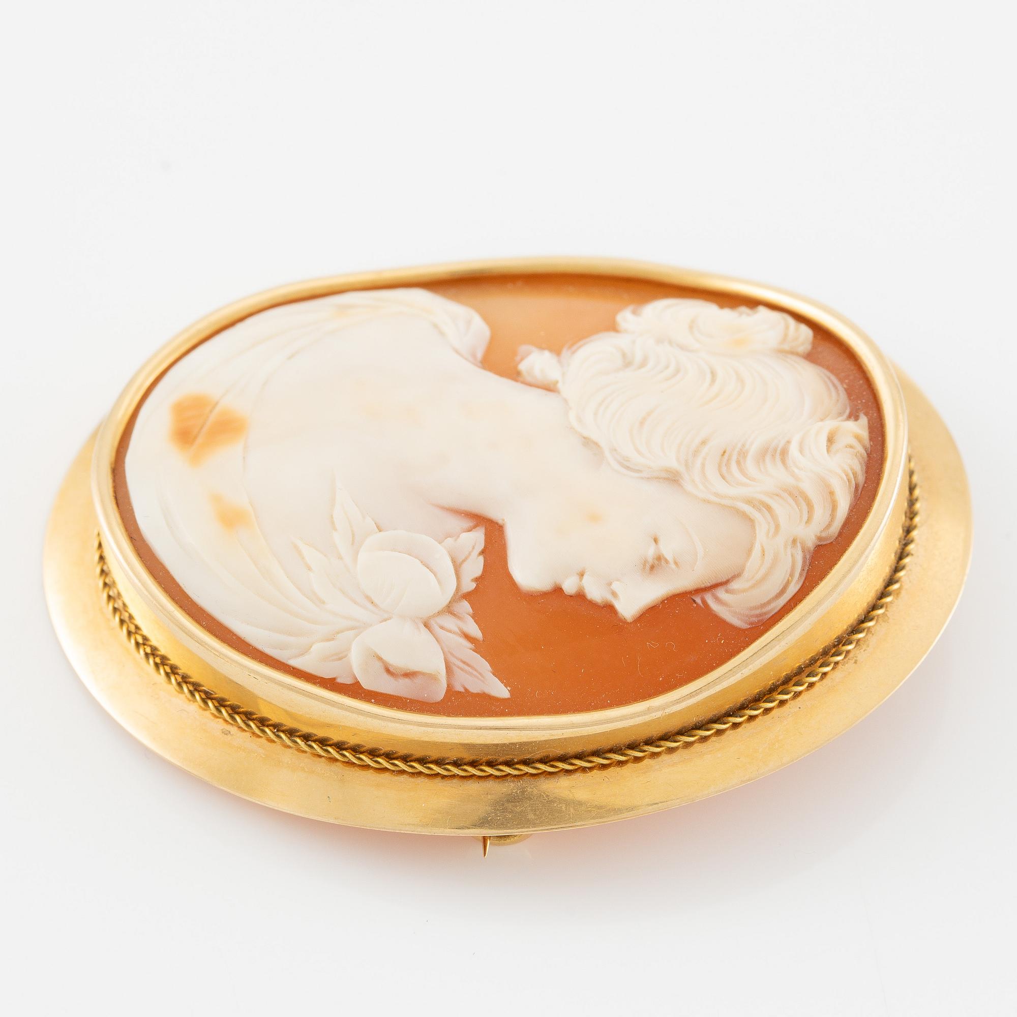 Brosch/hänge, 18K guld med snäckskalscamé.